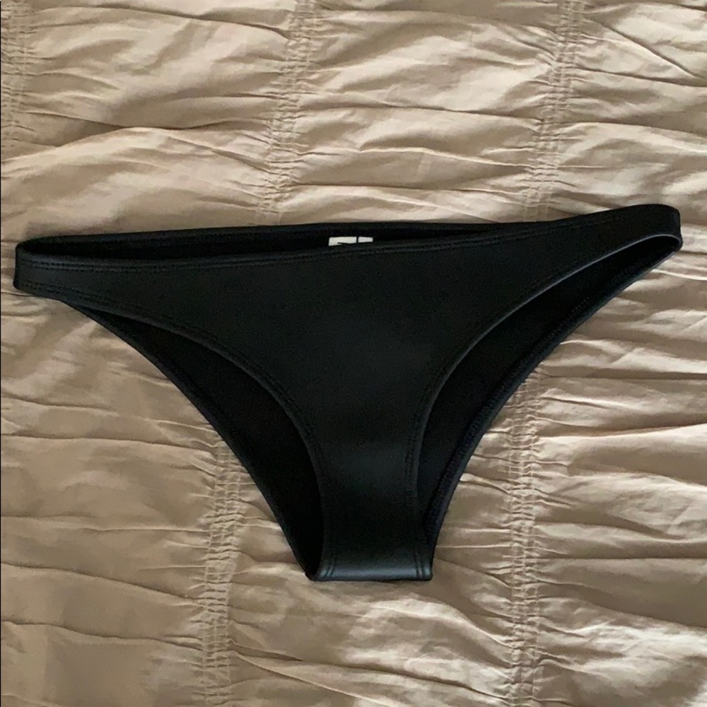 Black Hoaka Swimwear
